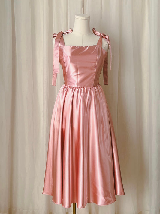 Vestido midi con lazo en espalda