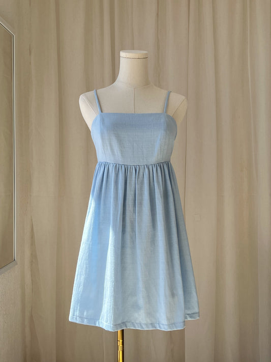 Vestido con lazo en espalda